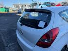 Hyundai i20 PBT original Heckklappe mit Scheibe GT Crystal White BJ10